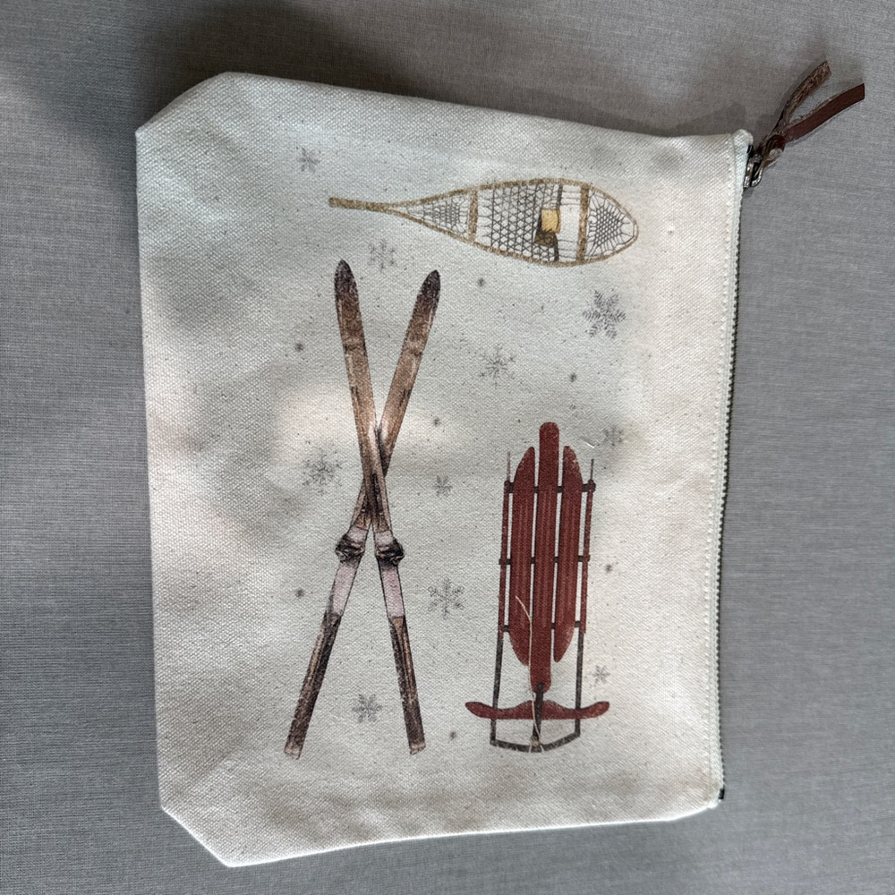 Women's Mary Lake-Thompson Inc. Beige Brown Winter Theme Cosmetic Bag One Size